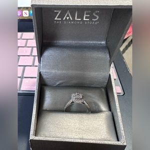 Princess diamond cut 1 1/3 ctw, engagement ring